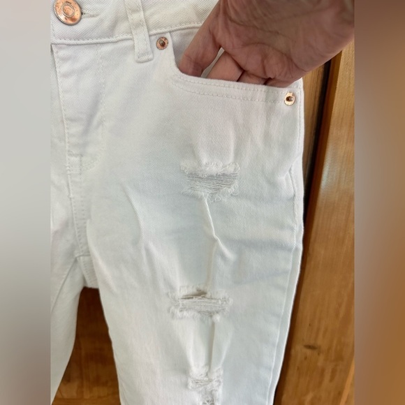 🎉Time And Tru White Denim Shorts Size 4 Distressed - Picture 2 of 10